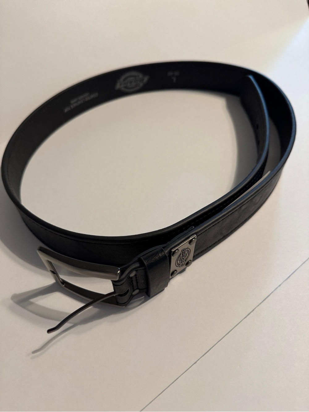 Dickies Black Leather Men's Belt with Metal Logo Plate